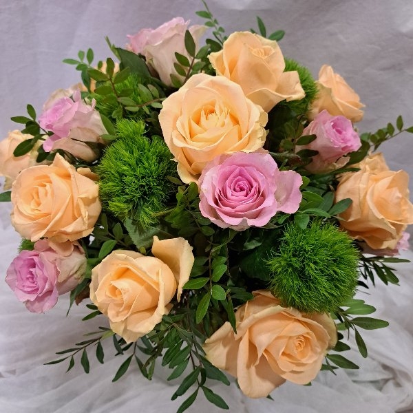 Str 48 Strauß mit lachs und rosa Rosen Bild 1